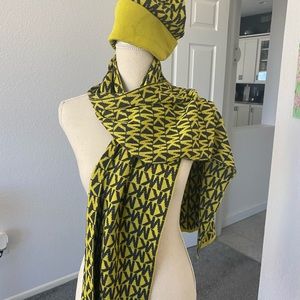 Michael Kors logo Matching hat & scarf